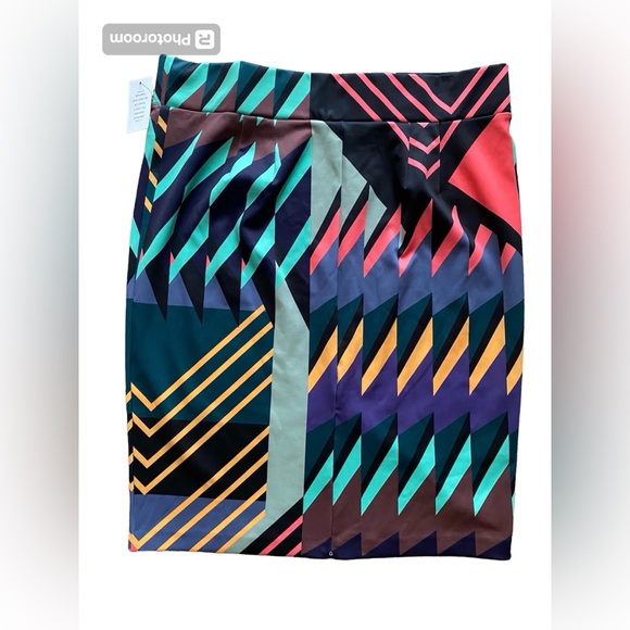 Neoprene pencil skirt beautiful colors size 22 Eliquii. - Picture 2 of 4